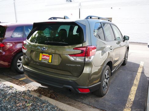 Used 2023 Subaru Forester Premium AWD/4WD image 5