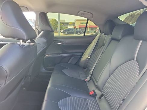 Used 2021 Toyota Camry SE image 11