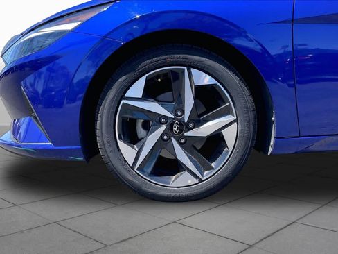 Used 2023 Hyundai Elantra SEL w/ Convenience Package FWD image 9