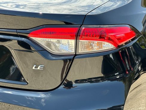 Used 2025 Toyota Corolla LE FWD image 31
