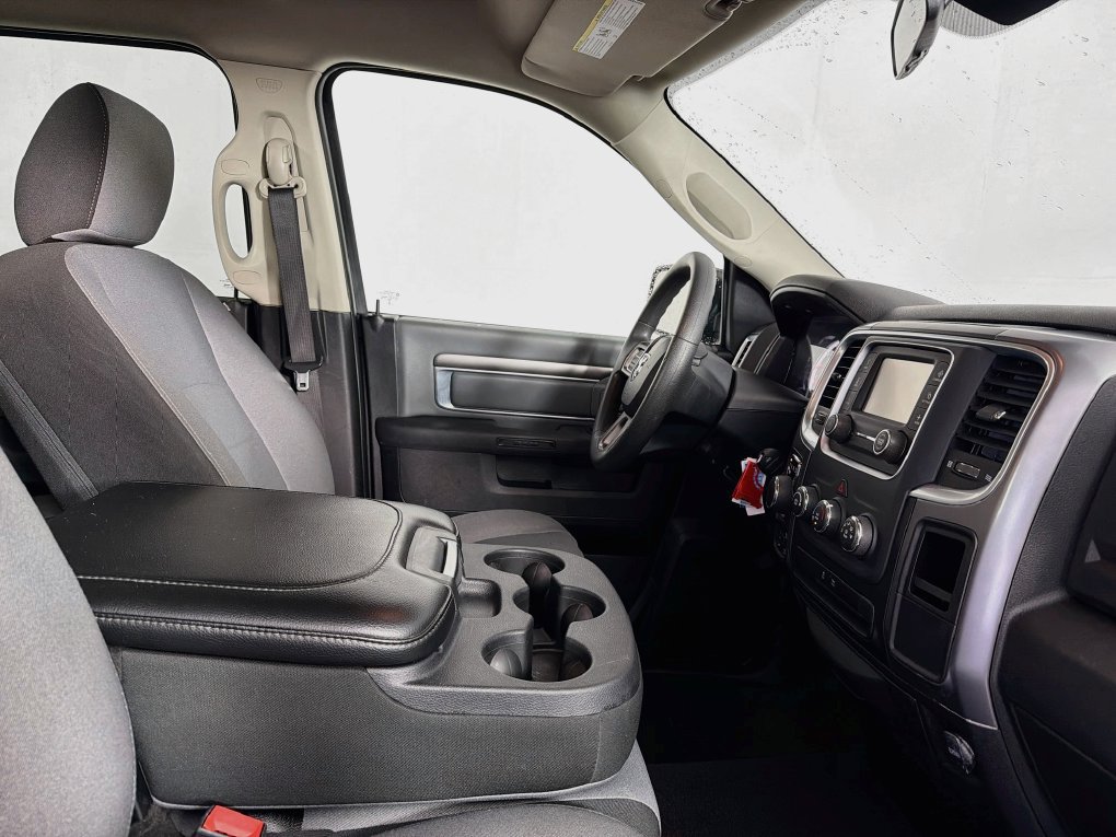 Used 2024 RAM 1500 Classic SLT AWD/4WD image 34
