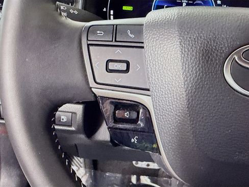 Used 2025 Toyota Camry SE w/ Convenience Package FWD image 14