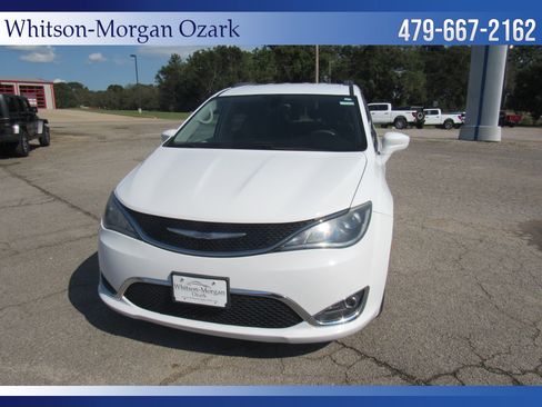 Used 2018 Chrysler Pacifica Touring Plus w/ Tire & Wheel Group image 2