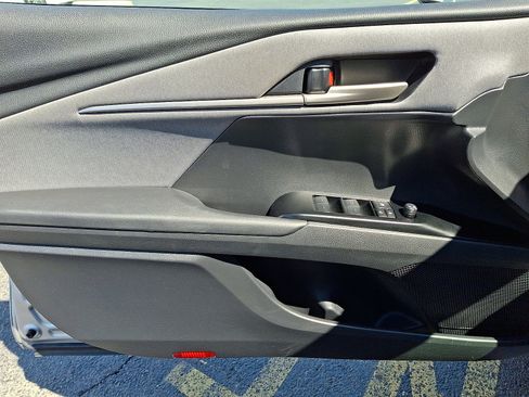 Used 2025 Toyota Camry LE w/ Convenience Package image 12