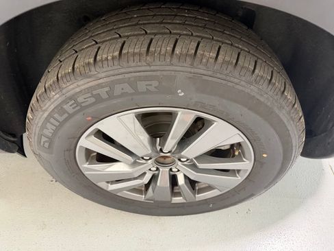 Used 2024 Nissan Pathfinder SV FWD image 7