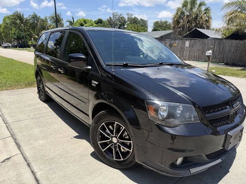 Used 2015 Dodge Grand Caravan SXT w/ Blacktop Package FWD image 7