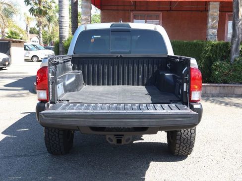 Used 2017 Toyota Tacoma TRD Off-Road RWD image 8