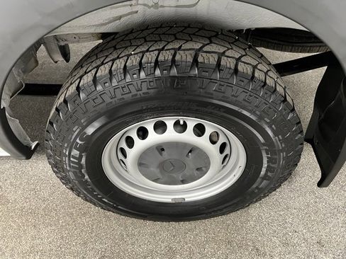 Used 2014 Mercedes-Benz Sprinter 144 Cargo image 19