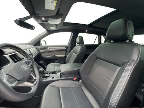 Used 2023 Volkswagen Atlas Cross Sport SE w/ Panoramic Sunroof Package FWD image 19