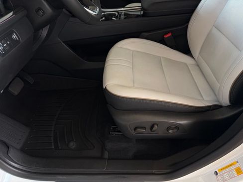 Used 2025 Chevrolet Traverse High Country FWD image 12