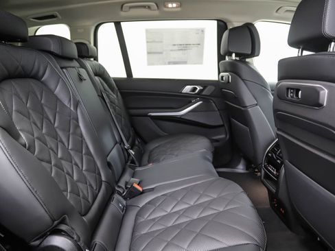 Used 2025 BMW X7 xDrive40i image 28
