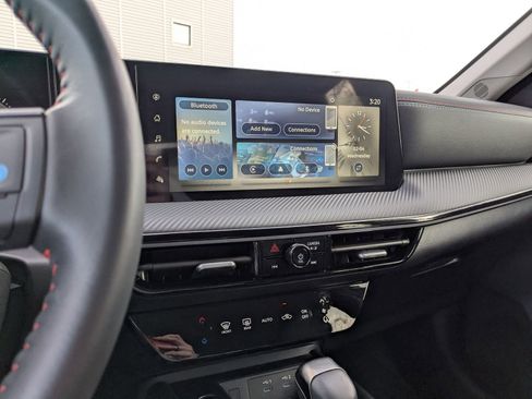 Certified 2025 Nissan Kicks SR image 19