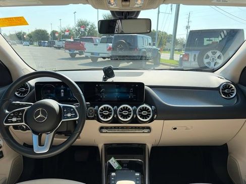 Used 2021 Mercedes-Benz GLA 250 4MATIC image 25