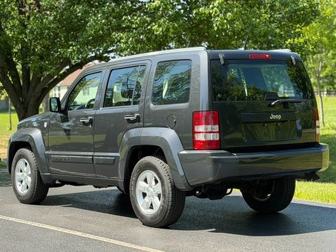 Used 2011 Jeep Liberty Sport AWD/4WD image 7