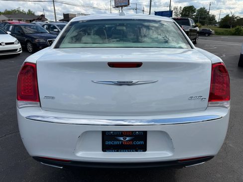 Used 2015 Chrysler 300 C w/ Light Group AWD/4WD image 4