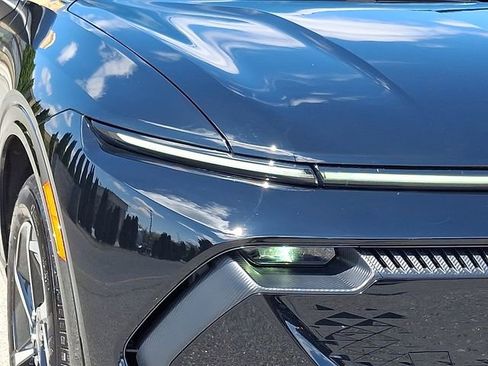 Certified 2025 Chevrolet Equinox EV LT image 9