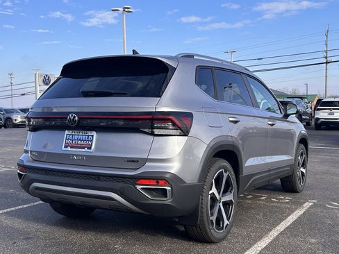 New 2026 Volkswagen Taos SEL image 7