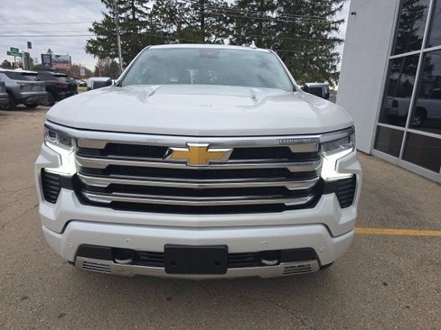 Used 2024 Chevrolet Silverado 1500 High Country image 2