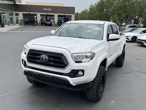Used 2020 Toyota Tacoma SR5 w/ Technology Package AWD/4WD image 2