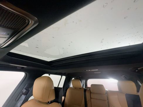 Used 2023 Lexus LX 600 4WD w/ Luxury Package image 22