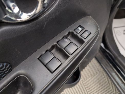 Used 2016 Nissan Versa Note SV FWD image 30
