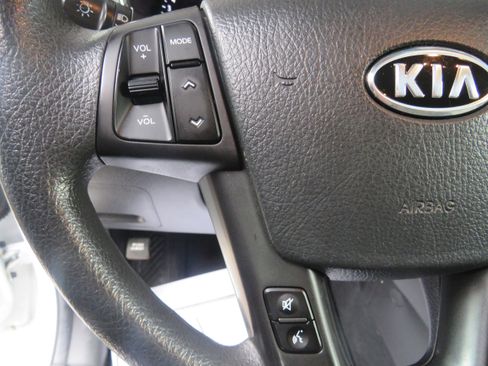 Used 2013 Kia Sorento LX w/ Convenience Pkg image 18