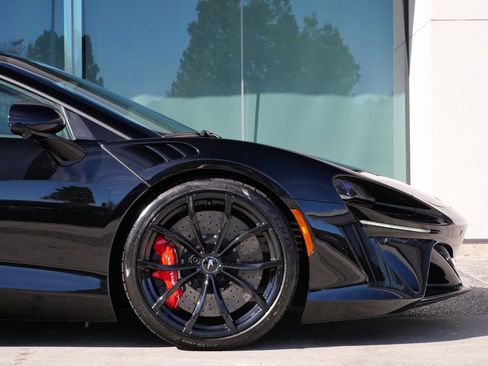 Used 2024 McLaren Artura image 7