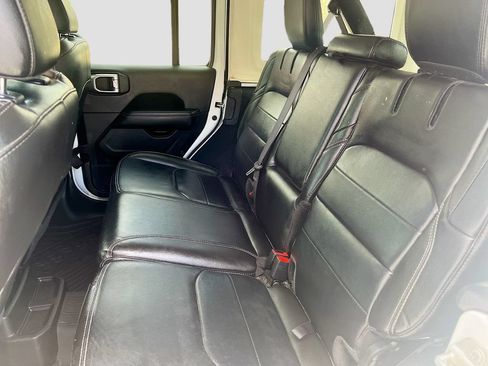 Used 2023 Jeep Wrangler Unlimited Sahara AWD/4WD image 22