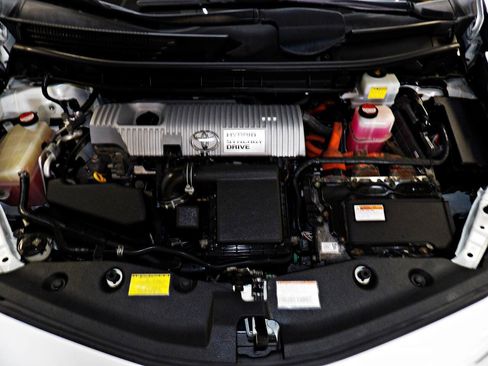 Used 2015 Toyota Prius V Four FWD image 22