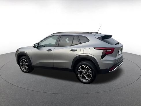 Used 2025 Chevrolet Trax LT w/ LT Convenience Package image 10