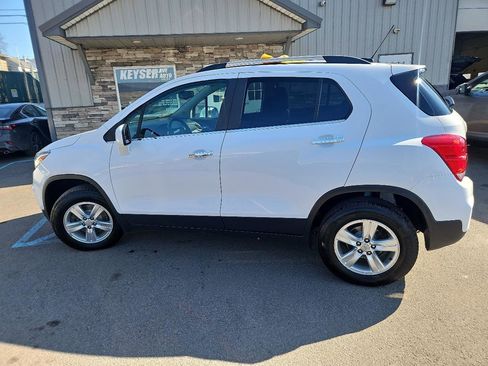Used 2017 Chevrolet Trax LT w/ LT Convenience Package image 6