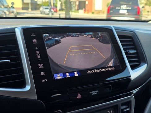 Used 2018 Honda Pilot Touring image 22