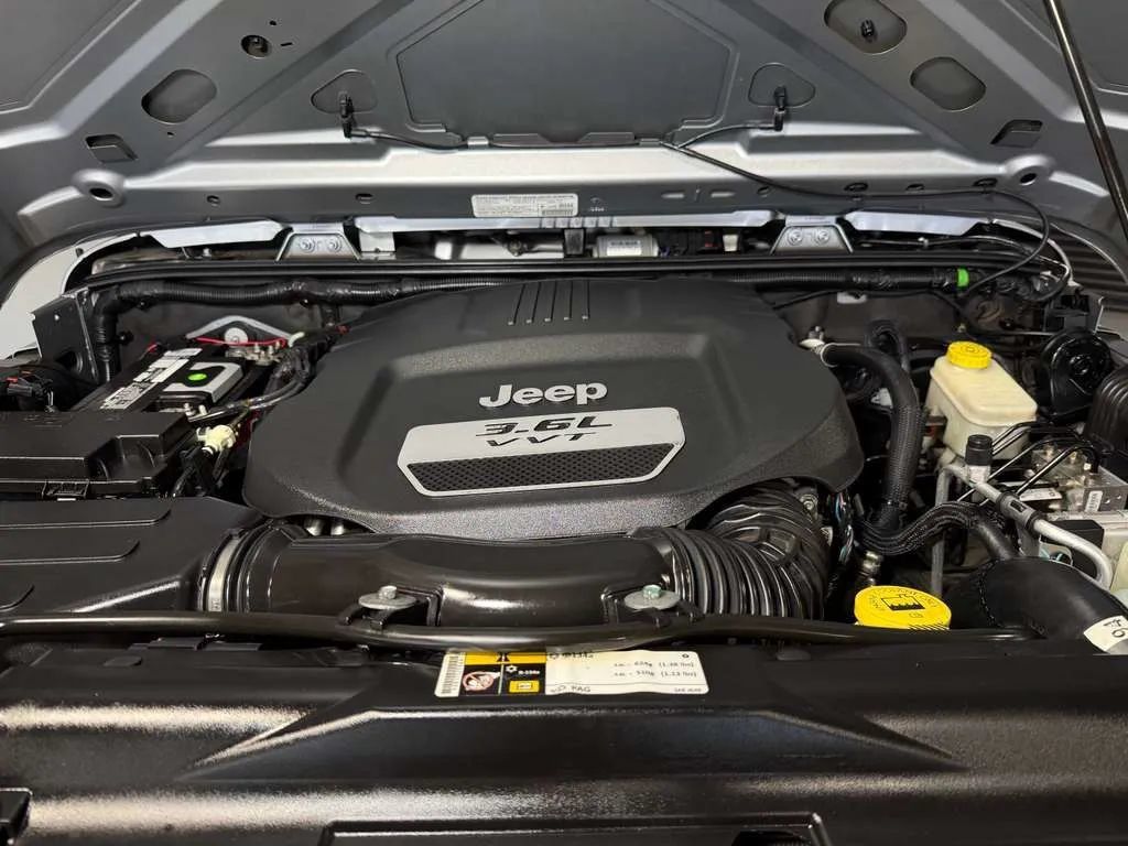 Used 2013 Jeep Wrangler Unlimited Sport AWD/4WD image 29