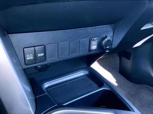 Used 2018 Toyota RAV4 XLE image 34