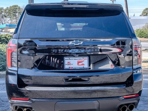 Used 2025 Chevrolet Suburban Z71 image 24
