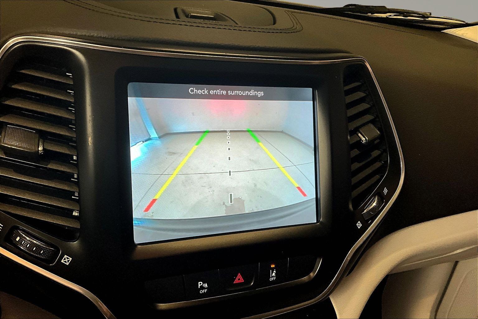 Used 2021 Jeep Cherokee Latitude Lux w/ Comfort/Convenience Group FWD image 15