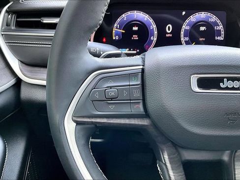 Used 2023 Jeep Grand Cherokee Limited w/ Black Appearance Package image 20