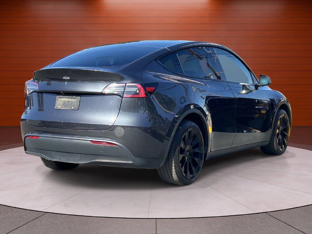 Used 2024 Tesla Model Y Long Range RWD image 4