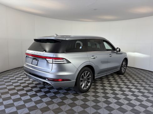 Used 2020 Lincoln Aviator Grand Touring w/ Elements Package Plus AWD/4WD image 10