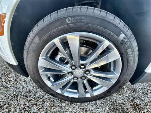 Certified 2025 Cadillac XT5 Premium Luxury image 32