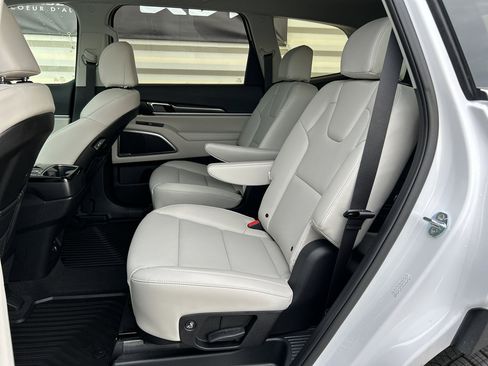New 2025 Kia Telluride S image 11