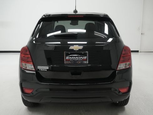 Used 2022 Chevrolet Trax LS w/ Tint and Cruise Package FWD image 5