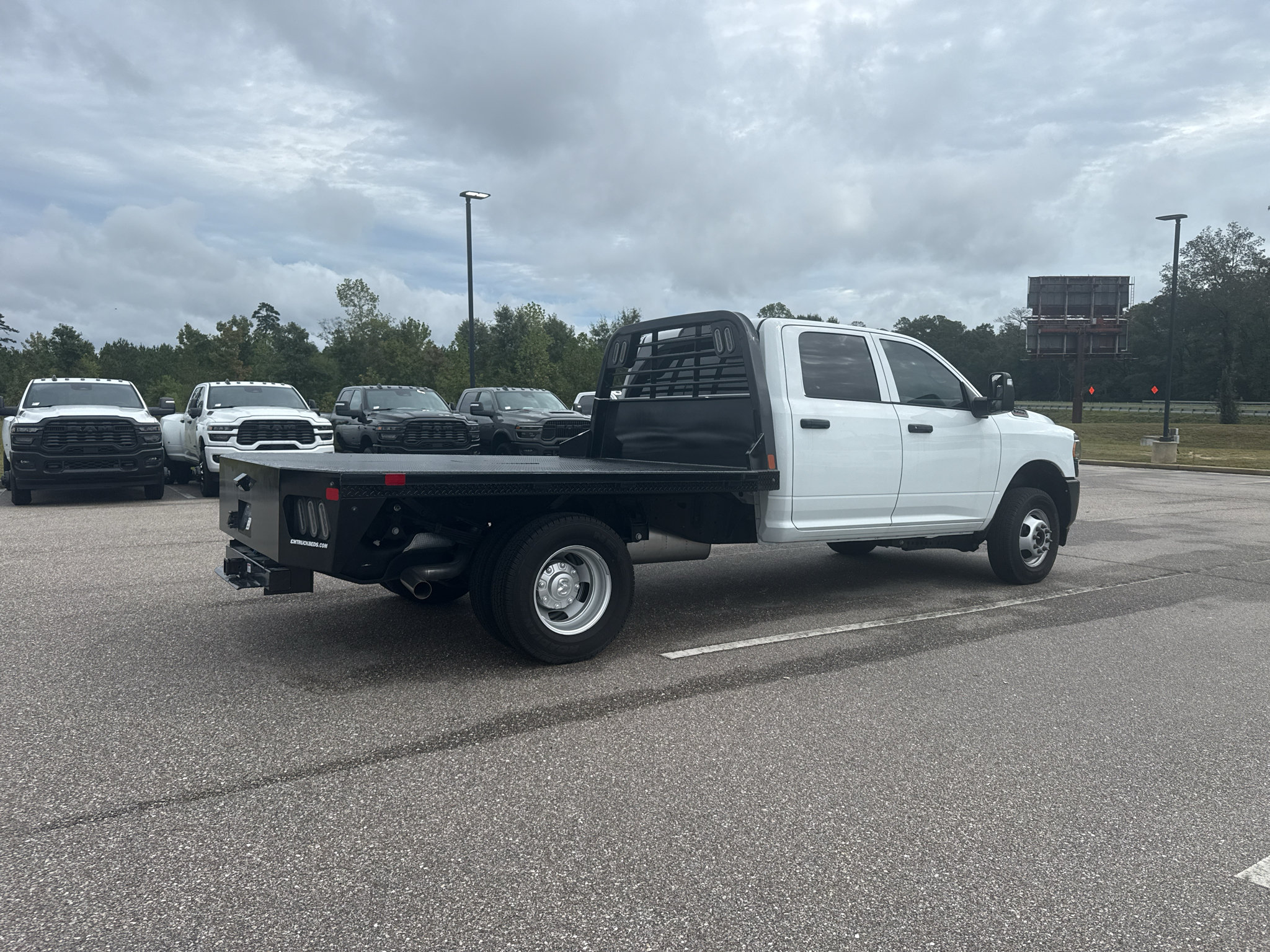 New 2024 RAM 3500 Tradesman w/ Convenience Group AWD/4WD image 8