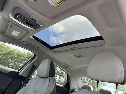 New 2025 Hyundai Elantra Limited image 26