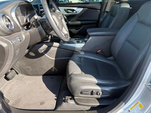 Used 2020 Chevrolet Blazer LT FWD image 3