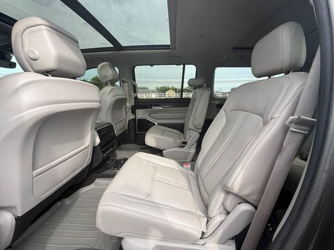 Used 2022 Jeep Wagoneer Series II w/ Convenience Group I RWD image 19