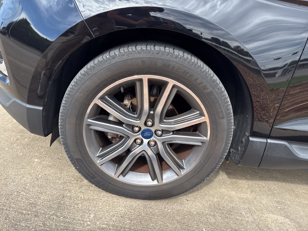Used 2019 Ford Edge Titanium w/ Cold Weather Package FWD image 8
