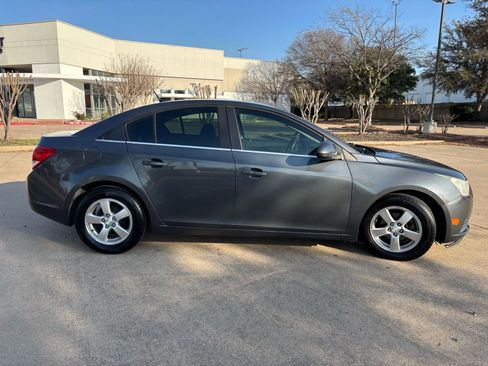 Used 2013 Chevrolet Cruze LT image 4