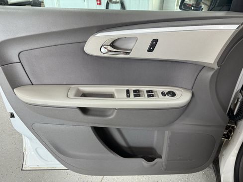Used 2009 Chevrolet Traverse LS FWD image 11