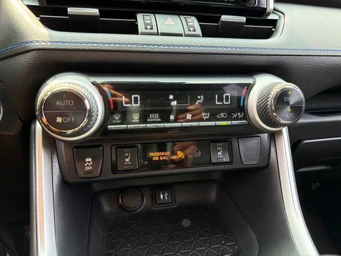 Used 2019 Toyota RAV4 XSE w/ Carpet Mat Package AWD/4WD image 12